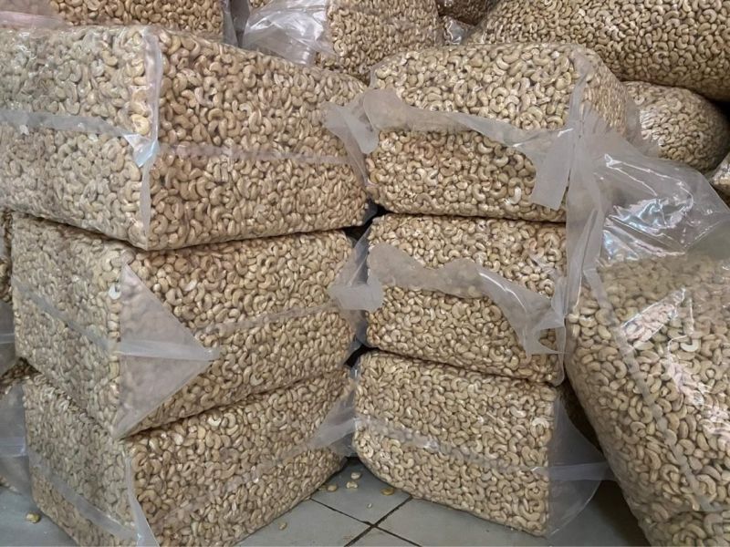 Cashew Kernels (Vacuum Packed & Processed)